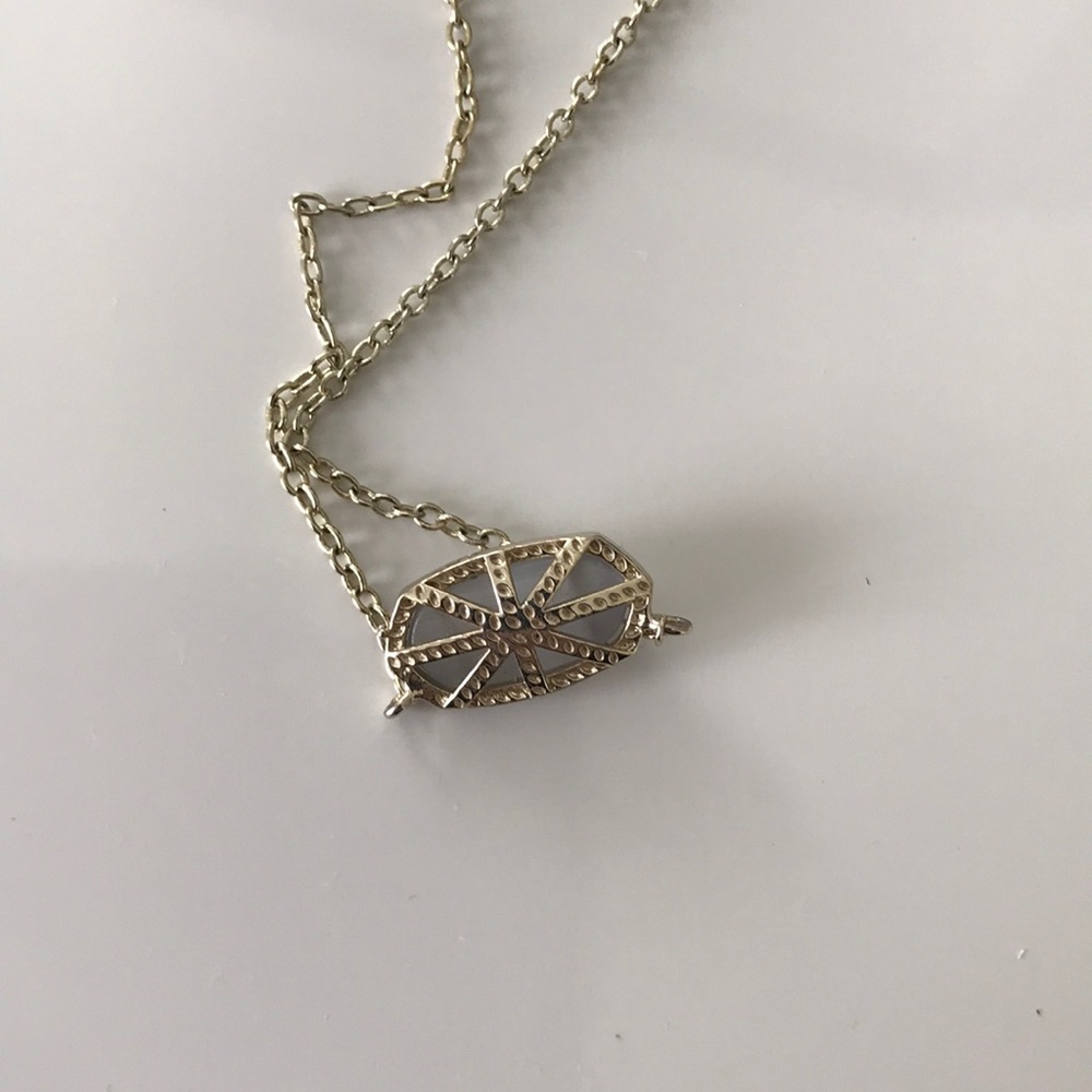 Kendra Scott Necklace - Picture 2 of 3